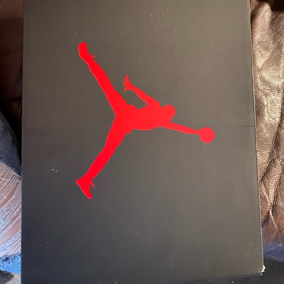 Air Jordan Shoes - Picture 2 of 5